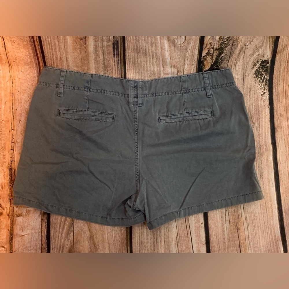 Gray Merona 12 Ladies Shorts 🎁🎁 (0034) - Picture 2 of 4